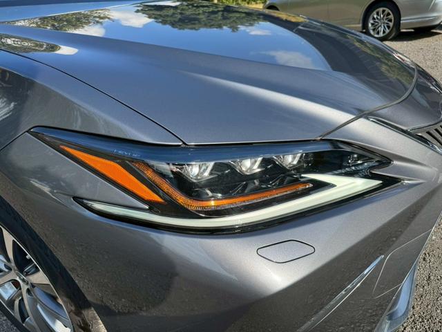 ＥＳ ３００ｈ　サンルーフ／衝突軽減／レーダークルーズコントロール／コーナーセンサー／ハンドルヒーター／シートヒーター・エアコン／ＢＳＭ／パワーシート／シートメモリ／ＥＴＣ／Ｂｌｕｅｔｏｏｔｈ／プッシュスタート（10枚目）