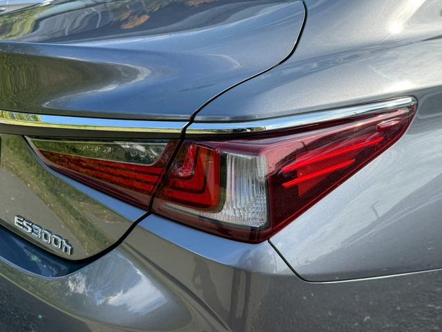 ＥＳ ３００ｈ　サンルーフ／衝突軽減／レーダークルーズコントロール／コーナーセンサー／ハンドルヒーター／シートヒーター・エアコン／ＢＳＭ／パワーシート／シートメモリ／ＥＴＣ／Ｂｌｕｅｔｏｏｔｈ／プッシュスタート（19枚目）
