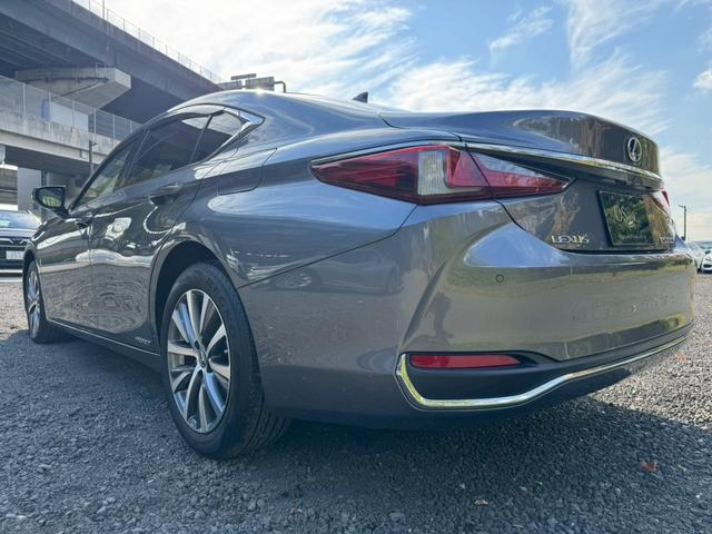 ＥＳ ３００ｈ　サンルーフ／衝突軽減／レーダークルーズコントロール／コーナーセンサー／ハンドルヒーター／シートヒーター・エアコン／ＢＳＭ／パワーシート／シートメモリ／ＥＴＣ／Ｂｌｕｅｔｏｏｔｈ／プッシュスタート（30枚目）