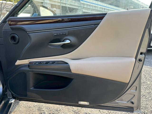 ＥＳ ３００ｈ　サンルーフ／衝突軽減／レーダークルーズコントロール／コーナーセンサー／ハンドルヒーター／シートヒーター・エアコン／ＢＳＭ／パワーシート／シートメモリ／ＥＴＣ／Ｂｌｕｅｔｏｏｔｈ／プッシュスタート（33枚目）