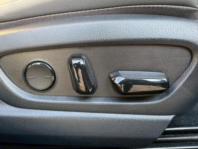 ＥＳ ３００ｈ　サンルーフ／衝突軽減／レーダークルーズコントロール／コーナーセンサー／ハンドルヒーター／シートヒーター・エアコン／ＢＳＭ／パワーシート／シートメモリ／ＥＴＣ／Ｂｌｕｅｔｏｏｔｈ／プッシュスタート（35枚目）