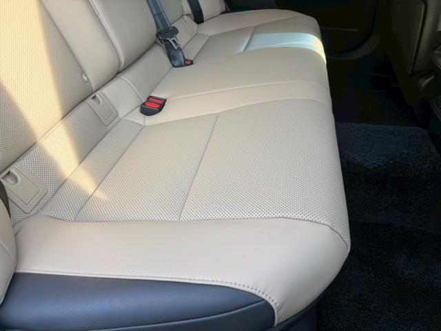 ＥＳ ３００ｈ　サンルーフ／衝突軽減／レーダークルーズコントロール／コーナーセンサー／ハンドルヒーター／シートヒーター・エアコン／ＢＳＭ／パワーシート／シートメモリ／ＥＴＣ／Ｂｌｕｅｔｏｏｔｈ／プッシュスタート（62枚目）