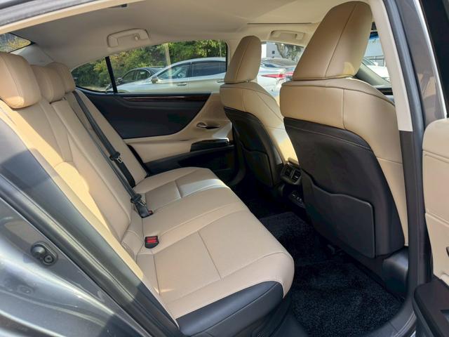 ＥＳ ３００ｈ　サンルーフ／衝突軽減／レーダークルーズコントロール／コーナーセンサー／ハンドルヒーター／シートヒーター・エアコン／ＢＳＭ／パワーシート／シートメモリ／ＥＴＣ／Ｂｌｕｅｔｏｏｔｈ／プッシュスタート（63枚目）