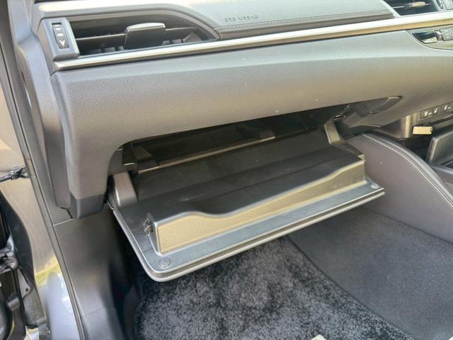 ＥＳ ３００ｈ　サンルーフ／衝突軽減／レーダークルーズコントロール／コーナーセンサー／ハンドルヒーター／シートヒーター・エアコン／ＢＳＭ／パワーシート／シートメモリ／ＥＴＣ／Ｂｌｕｅｔｏｏｔｈ／プッシュスタート（79枚目）