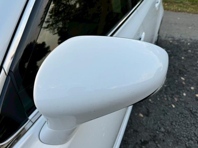 ◆中古車の欠点は汚れている。弊社ではその欠点を無くす為にＬＥＸＵＳガラスコーティングをオススメしています。艶・撥水がたまりません！！