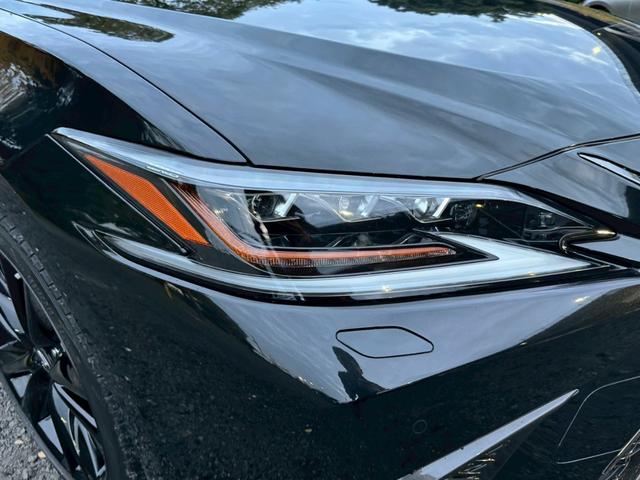 ＥＳ ３００ｈ　Ｆスポーツ　サンルーフ／衝突軽減／レーダークルーズコントロール／コーナーセンサー／ハンドルヒーター／シートヒーター・エアコン／パワーシート／シートメモリ／ＥＴＣ／Ｂｌｕｅｔｏｏｔｈ／バックカメラ／電動リアゲート（14枚目）