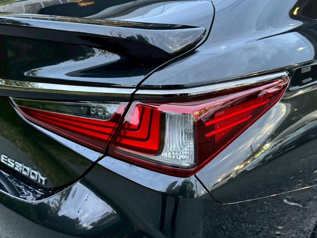 ＥＳ ３００ｈ　Ｆスポーツ　サンルーフ／衝突軽減／レーダークルーズコントロール／コーナーセンサー／ハンドルヒーター／シートヒーター・エアコン／パワーシート／シートメモリ／ＥＴＣ／Ｂｌｕｅｔｏｏｔｈ／バックカメラ／電動リアゲート（23枚目）