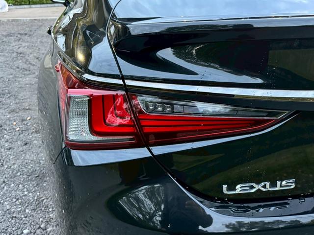 ＥＳ ３００ｈ　Ｆスポーツ　サンルーフ／衝突軽減／レーダークルーズコントロール／コーナーセンサー／ハンドルヒーター／シートヒーター・エアコン／パワーシート／シートメモリ／ＥＴＣ／Ｂｌｕｅｔｏｏｔｈ／バックカメラ／電動リアゲート（25枚目）