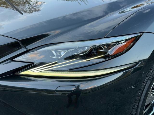 ＬＳ ５００ｈ　エグゼクティブ　マークレビンソン／衝突軽減／全周囲カメラ／レーダークルーズコントロール／コーナーセンサー／ＨＵＤ／ハンドルヒーター／シートヒーター・エアコン／パワーシート／シートメモリ／ＥＴＣ／Ｂｌｕｅｔｏｏｔｈ（5枚目）