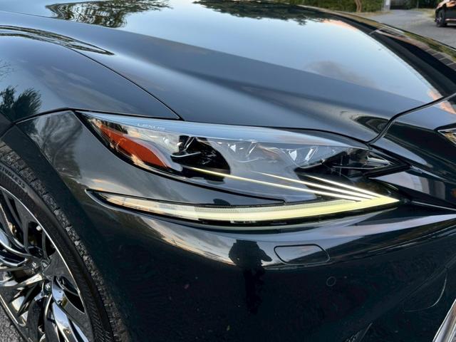 ＬＳ ５００ｈ　エグゼクティブ　マークレビンソン／衝突軽減／全周囲カメラ／レーダークルーズコントロール／コーナーセンサー／ＨＵＤ／ハンドルヒーター／シートヒーター・エアコン／パワーシート／シートメモリ／ＥＴＣ／Ｂｌｕｅｔｏｏｔｈ（11枚目）