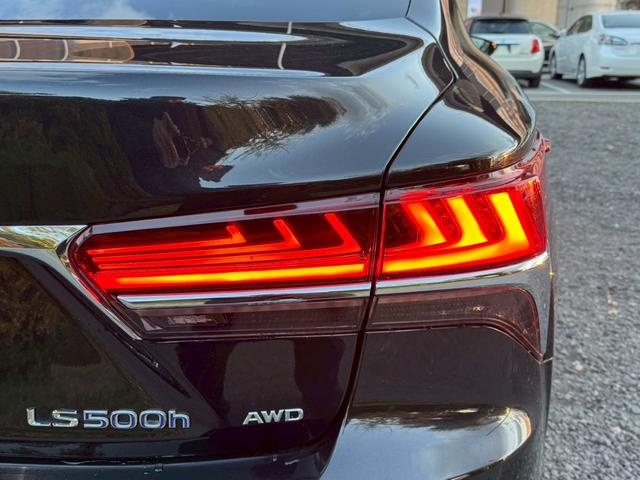 ＬＳ ５００ｈ　エグゼクティブ　マークレビンソン／衝突軽減／全周囲カメラ／レーダークルーズコントロール／コーナーセンサー／ＨＵＤ／ハンドルヒーター／シートヒーター・エアコン／パワーシート／シートメモリ／ＥＴＣ／Ｂｌｕｅｔｏｏｔｈ（18枚目）