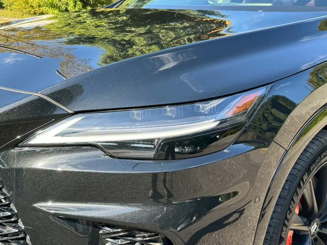 ◆中古車の欠点は汚れている。弊社ではその欠点を無くす為にＬＥＸＵＳガラスコーティングをオススメしています。艶・撥水がたまりません！！