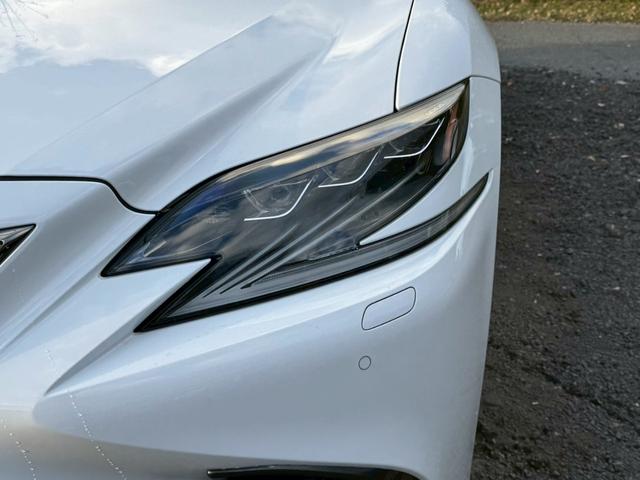 ＬＳ ５００ｈ　Ｆスポーツ　サンルーフ／マークレビンソン／衝突軽減／全周囲カメラ／レーダークルーズ／コーナーセンサー／ＨＵＤ／ＢＳＭ／ハンドルヒーター／シートヒーター・エアコン／パワーシート／シートメモリ／Ｂｌｕｅｔｏｏｔｈ（4枚目）