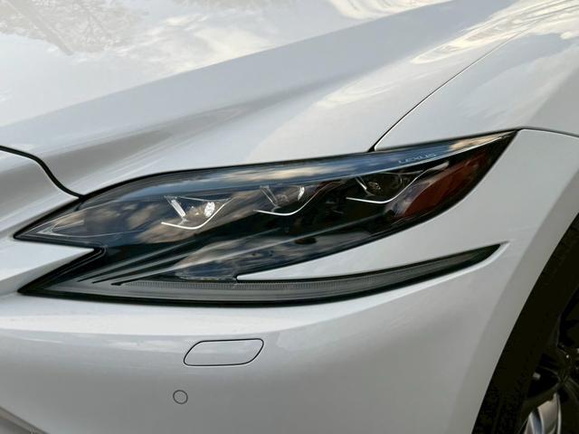 ＬＳ ５００ｈ　Ｆスポーツ　サンルーフ／マークレビンソン／衝突軽減／全周囲カメラ／レーダークルーズ／コーナーセンサー／ＨＵＤ／ＢＳＭ／ハンドルヒーター／シートヒーター・エアコン／パワーシート／シートメモリ／Ｂｌｕｅｔｏｏｔｈ（7枚目）