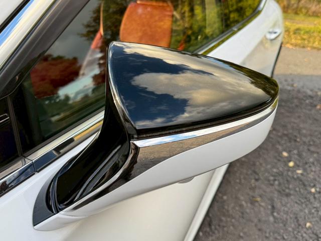 ＬＳ ５００ｈ　Ｆスポーツ　サンルーフ／マークレビンソン／衝突軽減／全周囲カメラ／レーダークルーズ／コーナーセンサー／ＨＵＤ／ＢＳＭ／ハンドルヒーター／シートヒーター・エアコン／パワーシート／シートメモリ／Ｂｌｕｅｔｏｏｔｈ（9枚目）