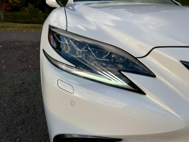 ＬＳ ５００ｈ　Ｆスポーツ　サンルーフ／マークレビンソン／衝突軽減／全周囲カメラ／レーダークルーズ／コーナーセンサー／ＨＵＤ／ＢＳＭ／ハンドルヒーター／シートヒーター・エアコン／パワーシート／シートメモリ／Ｂｌｕｅｔｏｏｔｈ（12枚目）