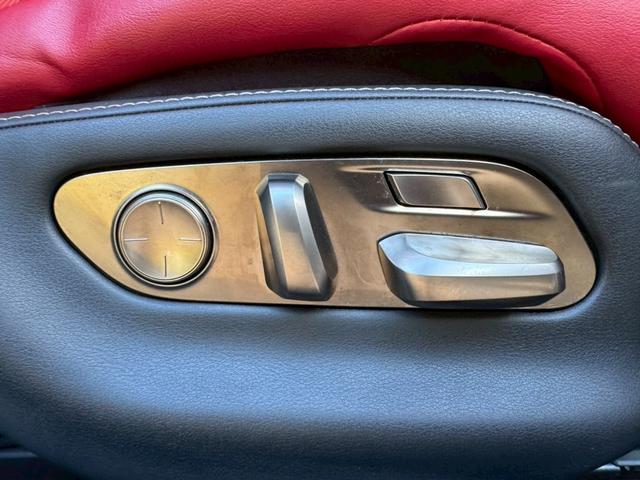 ＬＳ ５００ｈ　Ｆスポーツ　サンルーフ／マークレビンソン／衝突軽減／全周囲カメラ／レーダークルーズ／コーナーセンサー／ＨＵＤ／ＢＳＭ／ハンドルヒーター／シートヒーター・エアコン／パワーシート／シートメモリ／Ｂｌｕｅｔｏｏｔｈ（33枚目）