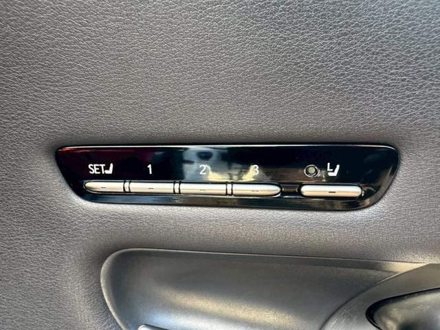 ＬＳ ５００ｈ　Ｆスポーツ　サンルーフ／マークレビンソン／衝突軽減／全周囲カメラ／レーダークルーズ／コーナーセンサー／ＨＵＤ／ＢＳＭ／ハンドルヒーター／シートヒーター・エアコン／パワーシート／シートメモリ／Ｂｌｕｅｔｏｏｔｈ（35枚目）