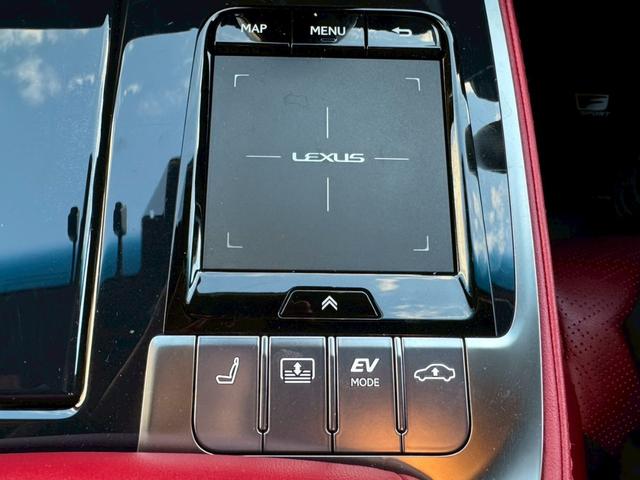 ＬＳ ５００ｈ　Ｆスポーツ　サンルーフ／マークレビンソン／衝突軽減／全周囲カメラ／レーダークルーズ／コーナーセンサー／ＨＵＤ／ＢＳＭ／ハンドルヒーター／シートヒーター・エアコン／パワーシート／シートメモリ／Ｂｌｕｅｔｏｏｔｈ（52枚目）