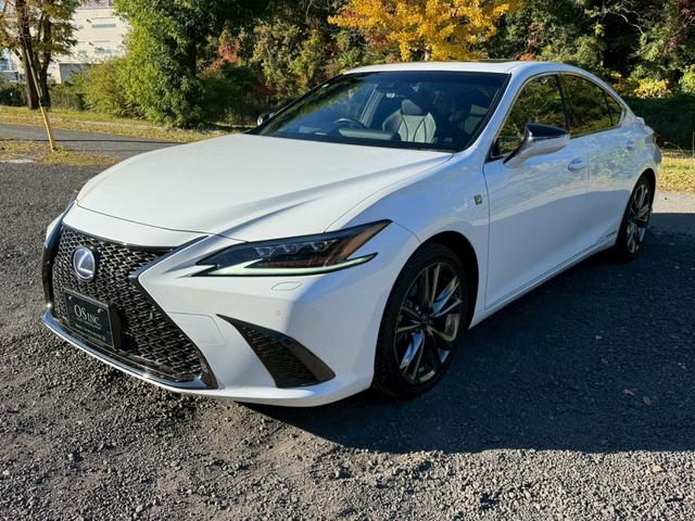 ＥＳ ３００ｈ　Ｆスポーツ　／サンルーフ／ＢＳＭ／ＨＵＤ／デジタルインナーミラー／衝突軽減／レーダークルーズ／レーンキープ／パワーバックドア／シートヒーター・エアコン／ステアリングヒーター／電動格納ミラー／ＥＴＣ／バックカメラ（4枚目）