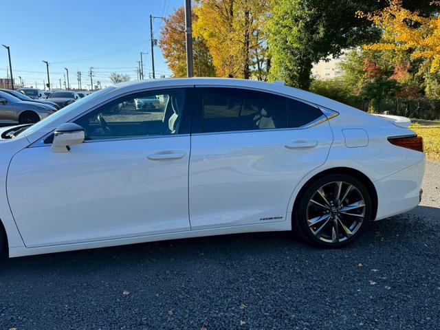 ＥＳ ３００ｈ　Ｆスポーツ　／サンルーフ／ＢＳＭ／ＨＵＤ／デジタルインナーミラー／衝突軽減／レーダークルーズ／レーンキープ／パワーバックドア／シートヒーター・エアコン／ステアリングヒーター／電動格納ミラー／ＥＴＣ／バックカメラ（12枚目）