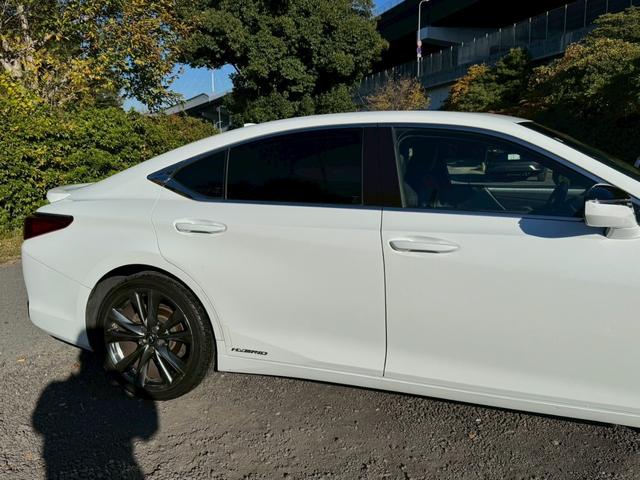 ＥＳ ３００ｈ　Ｆスポーツ　／サンルーフ／ＢＳＭ／ＨＵＤ／デジタルインナーミラー／衝突軽減／レーダークルーズ／レーンキープ／パワーバックドア／シートヒーター・エアコン／ステアリングヒーター／電動格納ミラー／ＥＴＣ／バックカメラ（15枚目）