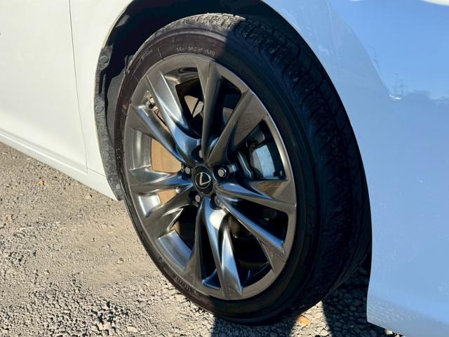 ＥＳ ３００ｈ　Ｆスポーツ　／サンルーフ／ＢＳＭ／ＨＵＤ／デジタルインナーミラー／衝突軽減／レーダークルーズ／レーンキープ／パワーバックドア／シートヒーター・エアコン／ステアリングヒーター／電動格納ミラー／ＥＴＣ／バックカメラ（17枚目）