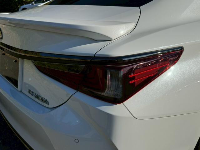 ＥＳ ３００ｈ　Ｆスポーツ　／サンルーフ／ＢＳＭ／ＨＵＤ／デジタルインナーミラー／衝突軽減／レーダークルーズ／レーンキープ／パワーバックドア／シートヒーター・エアコン／ステアリングヒーター／電動格納ミラー／ＥＴＣ／バックカメラ（23枚目）