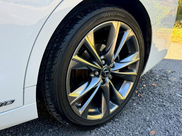 ＥＳ ３００ｈ　Ｆスポーツ　／サンルーフ／ＢＳＭ／ＨＵＤ／デジタルインナーミラー／衝突軽減／レーダークルーズ／レーンキープ／パワーバックドア／シートヒーター・エアコン／ステアリングヒーター／電動格納ミラー／ＥＴＣ／バックカメラ（27枚目）