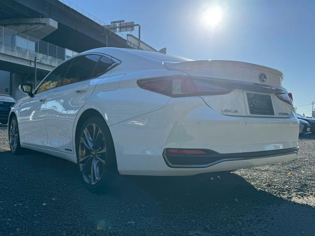 ＥＳ ３００ｈ　Ｆスポーツ　／サンルーフ／ＢＳＭ／ＨＵＤ／デジタルインナーミラー／衝突軽減／レーダークルーズ／レーンキープ／パワーバックドア／シートヒーター・エアコン／ステアリングヒーター／電動格納ミラー／ＥＴＣ／バックカメラ（28枚目）