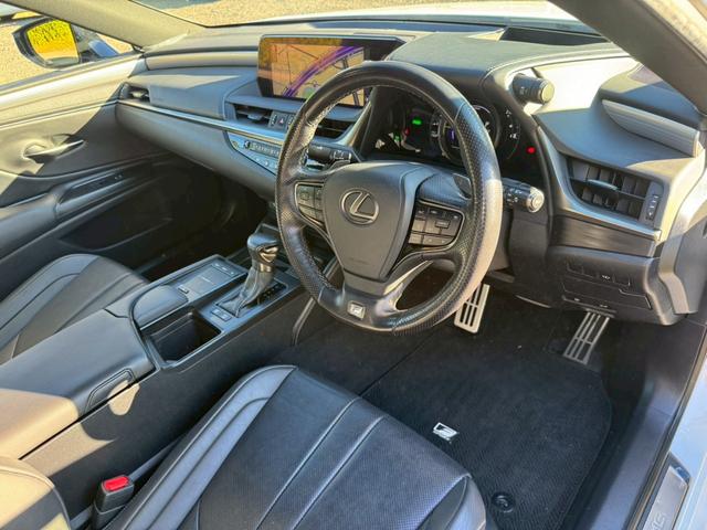 ＥＳ ３００ｈ　Ｆスポーツ　／サンルーフ／ＢＳＭ／ＨＵＤ／デジタルインナーミラー／衝突軽減／レーダークルーズ／レーンキープ／パワーバックドア／シートヒーター・エアコン／ステアリングヒーター／電動格納ミラー／ＥＴＣ／バックカメラ（40枚目）