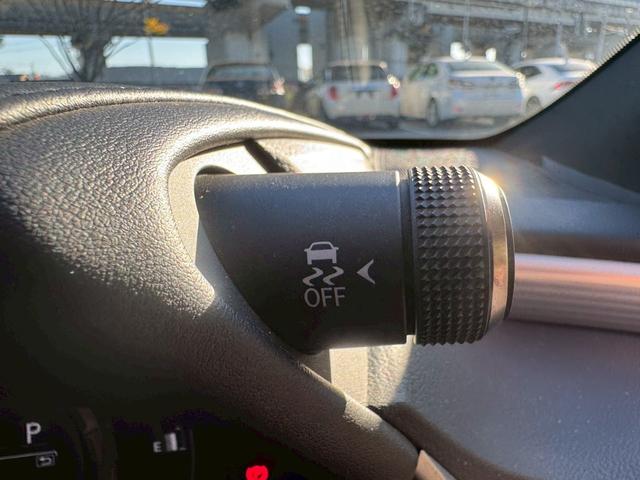 ＥＳ ３００ｈ　Ｆスポーツ　／サンルーフ／ＢＳＭ／ＨＵＤ／デジタルインナーミラー／衝突軽減／レーダークルーズ／レーンキープ／パワーバックドア／シートヒーター・エアコン／ステアリングヒーター／電動格納ミラー／ＥＴＣ／バックカメラ（47枚目）