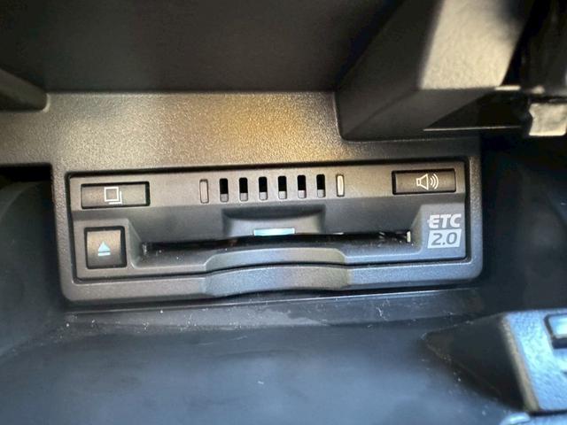 ＥＳ ３００ｈ　Ｆスポーツ　／サンルーフ／ＢＳＭ／ＨＵＤ／デジタルインナーミラー／衝突軽減／レーダークルーズ／レーンキープ／パワーバックドア／シートヒーター・エアコン／ステアリングヒーター／電動格納ミラー／ＥＴＣ／バックカメラ（50枚目）