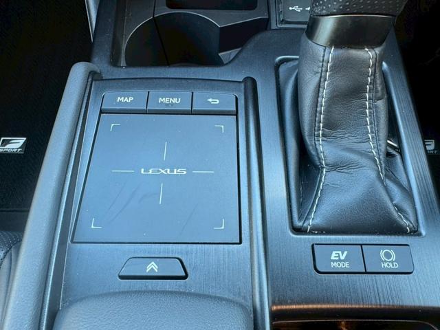 ＥＳ ３００ｈ　Ｆスポーツ　／サンルーフ／ＢＳＭ／ＨＵＤ／デジタルインナーミラー／衝突軽減／レーダークルーズ／レーンキープ／パワーバックドア／シートヒーター・エアコン／ステアリングヒーター／電動格納ミラー／ＥＴＣ／バックカメラ（52枚目）