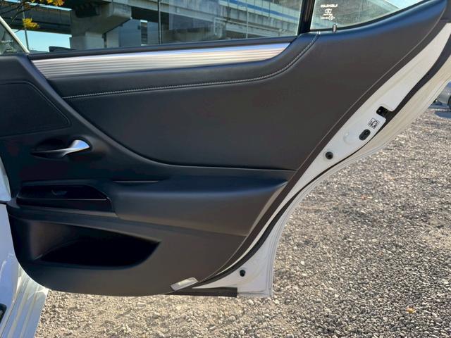 ＥＳ ３００ｈ　Ｆスポーツ　／サンルーフ／ＢＳＭ／ＨＵＤ／デジタルインナーミラー／衝突軽減／レーダークルーズ／レーンキープ／パワーバックドア／シートヒーター・エアコン／ステアリングヒーター／電動格納ミラー／ＥＴＣ／バックカメラ（62枚目）