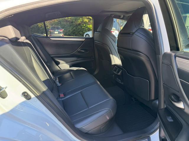 ＥＳ ３００ｈ　Ｆスポーツ　／サンルーフ／ＢＳＭ／ＨＵＤ／デジタルインナーミラー／衝突軽減／レーダークルーズ／レーンキープ／パワーバックドア／シートヒーター・エアコン／ステアリングヒーター／電動格納ミラー／ＥＴＣ／バックカメラ（65枚目）