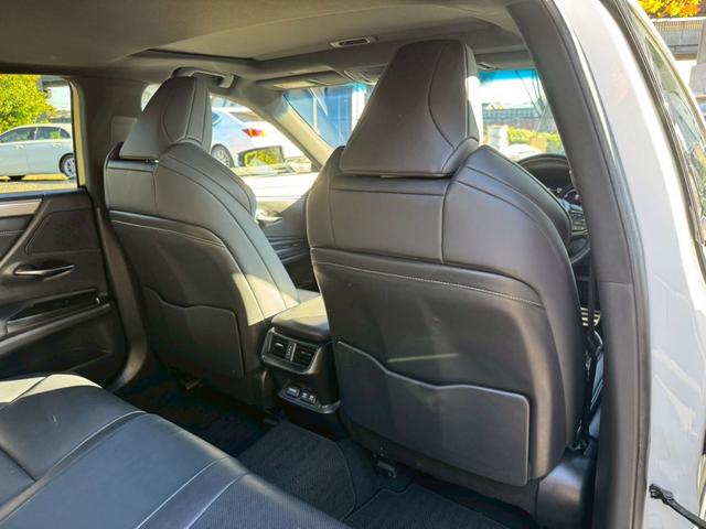 ＥＳ ３００ｈ　Ｆスポーツ　／サンルーフ／ＢＳＭ／ＨＵＤ／デジタルインナーミラー／衝突軽減／レーダークルーズ／レーンキープ／パワーバックドア／シートヒーター・エアコン／ステアリングヒーター／電動格納ミラー／ＥＴＣ／バックカメラ（66枚目）