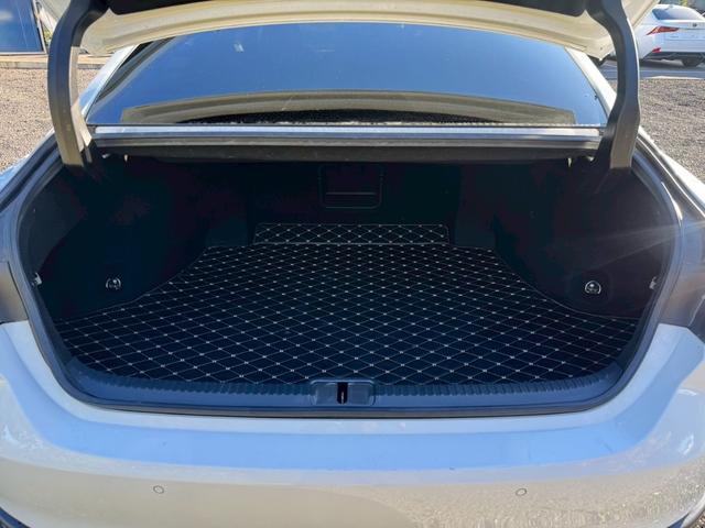 ＥＳ ３００ｈ　Ｆスポーツ　／サンルーフ／ＢＳＭ／ＨＵＤ／デジタルインナーミラー／衝突軽減／レーダークルーズ／レーンキープ／パワーバックドア／シートヒーター・エアコン／ステアリングヒーター／電動格納ミラー／ＥＴＣ／バックカメラ（69枚目）