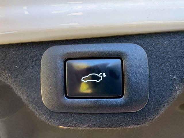 ＥＳ ３００ｈ　Ｆスポーツ　／サンルーフ／ＢＳＭ／ＨＵＤ／デジタルインナーミラー／衝突軽減／レーダークルーズ／レーンキープ／パワーバックドア／シートヒーター・エアコン／ステアリングヒーター／電動格納ミラー／ＥＴＣ／バックカメラ（70枚目）