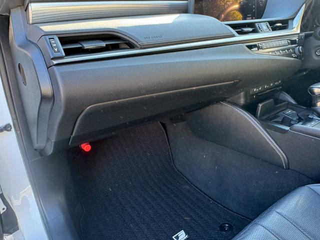 ＥＳ ３００ｈ　Ｆスポーツ　／サンルーフ／ＢＳＭ／ＨＵＤ／デジタルインナーミラー／衝突軽減／レーダークルーズ／レーンキープ／パワーバックドア／シートヒーター・エアコン／ステアリングヒーター／電動格納ミラー／ＥＴＣ／バックカメラ（77枚目）