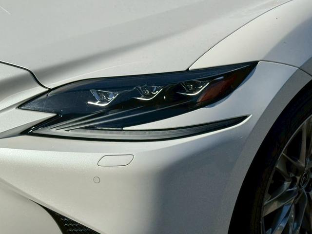 ＬＳ ５００ｈ　エグゼクティブ　／ワンオーナー／マークレビンソン／デジタルインナーミラー／ＨＵＤ／ＢＳＭ／全周囲カメラ／衝突軽減／レーダークルーズ／レーンキープ／コーナーセンサ／パワーバックドア／シートヒータ・エアコン／ＥＴＣ２．０（5枚目）