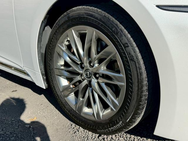 ＬＳ ５００ｈ　エグゼクティブ　／ワンオーナー／マークレビンソン／デジタルインナーミラー／ＨＵＤ／ＢＳＭ／全周囲カメラ／衝突軽減／レーダークルーズ／レーンキープ／コーナーセンサ／パワーバックドア／シートヒータ・エアコン／ＥＴＣ２．０（16枚目）