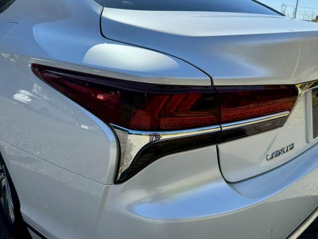 ＬＳ ５００ｈ　エグゼクティブ　／ワンオーナー／マークレビンソン／デジタルインナーミラー／ＨＵＤ／ＢＳＭ／全周囲カメラ／衝突軽減／レーダークルーズ／レーンキープ／コーナーセンサ／パワーバックドア／シートヒータ・エアコン／ＥＴＣ２．０（28枚目）
