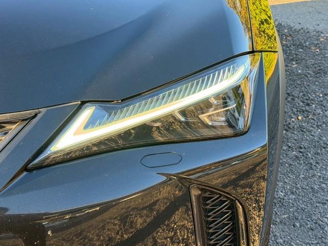 ＵＸ ２５０ｈ　Ｆスポーツ　／衝突軽減／レーダークルーズ／レーンキープ／コーナーセンサー／シートヒーター／ステアリングヒーター／電動格納ミラー／パワーバックドア／パワーシート／シートメモリ／プッシュスタート／ＥＴＣ／バックカメラ（4枚目）