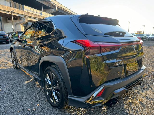 ＵＸ ２５０ｈ　Ｆスポーツ　／衝突軽減／レーダークルーズ／レーンキープ／コーナーセンサー／シートヒーター／ステアリングヒーター／電動格納ミラー／パワーバックドア／パワーシート／シートメモリ／プッシュスタート／ＥＴＣ／バックカメラ（27枚目）