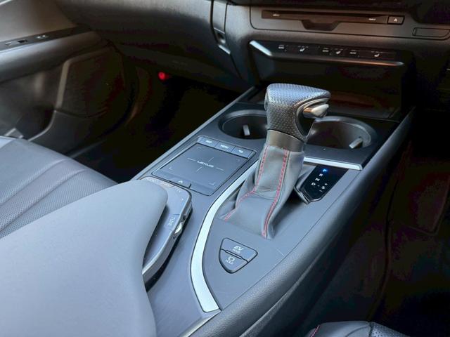 ＵＸ ２５０ｈ　Ｆスポーツ　／衝突軽減／レーダークルーズ／レーンキープ／コーナーセンサー／シートヒーター／ステアリングヒーター／電動格納ミラー／パワーバックドア／パワーシート／シートメモリ／プッシュスタート／ＥＴＣ／バックカメラ（47枚目）