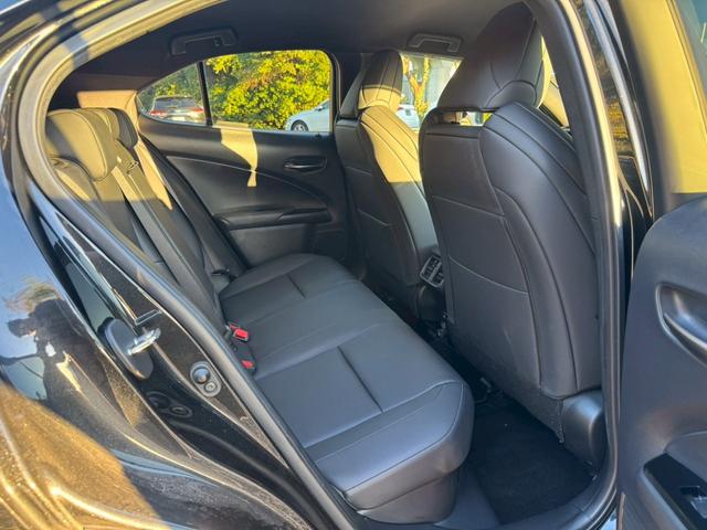 ＵＸ ２５０ｈ　Ｆスポーツ　／衝突軽減／レーダークルーズ／レーンキープ／コーナーセンサー／シートヒーター／ステアリングヒーター／電動格納ミラー／パワーバックドア／パワーシート／シートメモリ／プッシュスタート／ＥＴＣ／バックカメラ（60枚目）