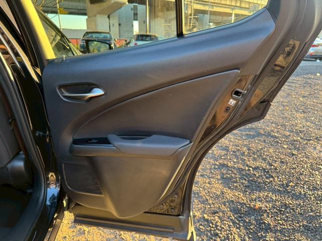 ＵＸ ２５０ｈ　Ｆスポーツ　／衝突軽減／レーダークルーズ／レーンキープ／コーナーセンサー／シートヒーター／ステアリングヒーター／電動格納ミラー／パワーバックドア／パワーシート／シートメモリ／プッシュスタート／ＥＴＣ／バックカメラ（61枚目）