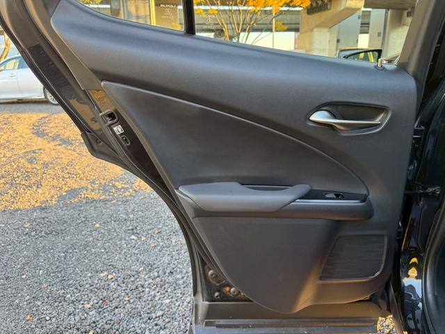 ＵＸ ２５０ｈ　Ｆスポーツ　／衝突軽減／レーダークルーズ／レーンキープ／コーナーセンサー／シートヒーター／ステアリングヒーター／電動格納ミラー／パワーバックドア／パワーシート／シートメモリ／プッシュスタート／ＥＴＣ／バックカメラ（65枚目）