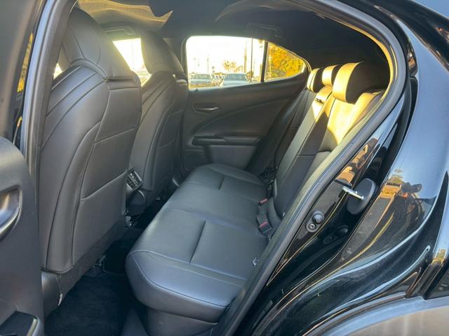 ＵＸ ２５０ｈ　Ｆスポーツ　／衝突軽減／レーダークルーズ／レーンキープ／コーナーセンサー／シートヒーター／ステアリングヒーター／電動格納ミラー／パワーバックドア／パワーシート／シートメモリ／プッシュスタート／ＥＴＣ／バックカメラ（68枚目）